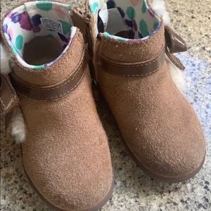 Toddler UGGS size 6. Great condition!